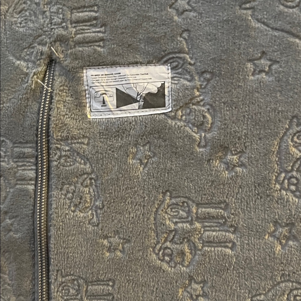 Gray Patterned Sofa Cover - Picture 3 of 4